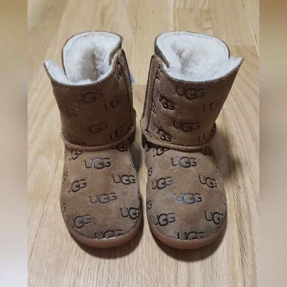 Childrens Ugg Boots with logo design size 7 - Picture 2 of 6